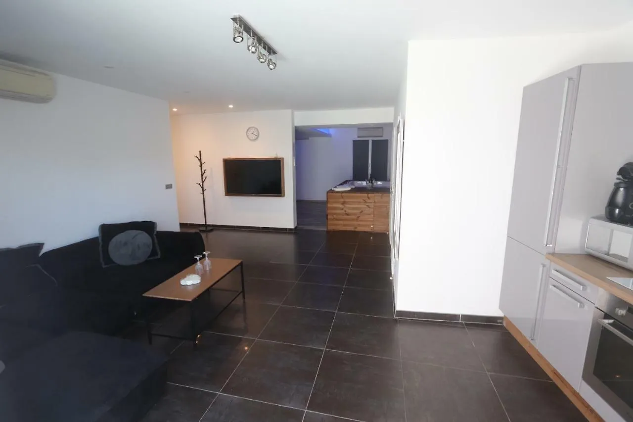 Suite Pointe Rouge Jacuzzi Spa Marseille 0*,  France